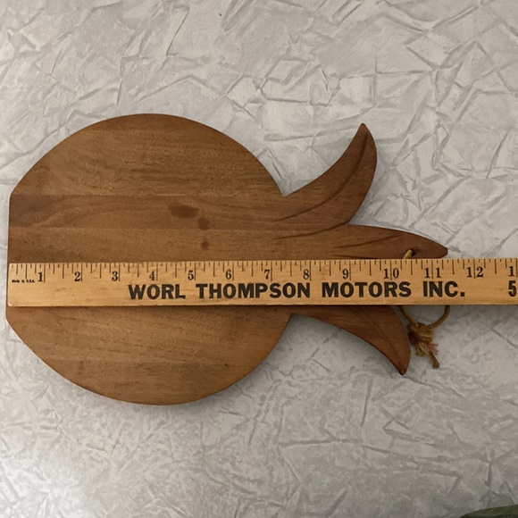 Solid Ozark Walnut-ware Wood Pineapple Cutting Board with leather hanger - Picture 5 of 8